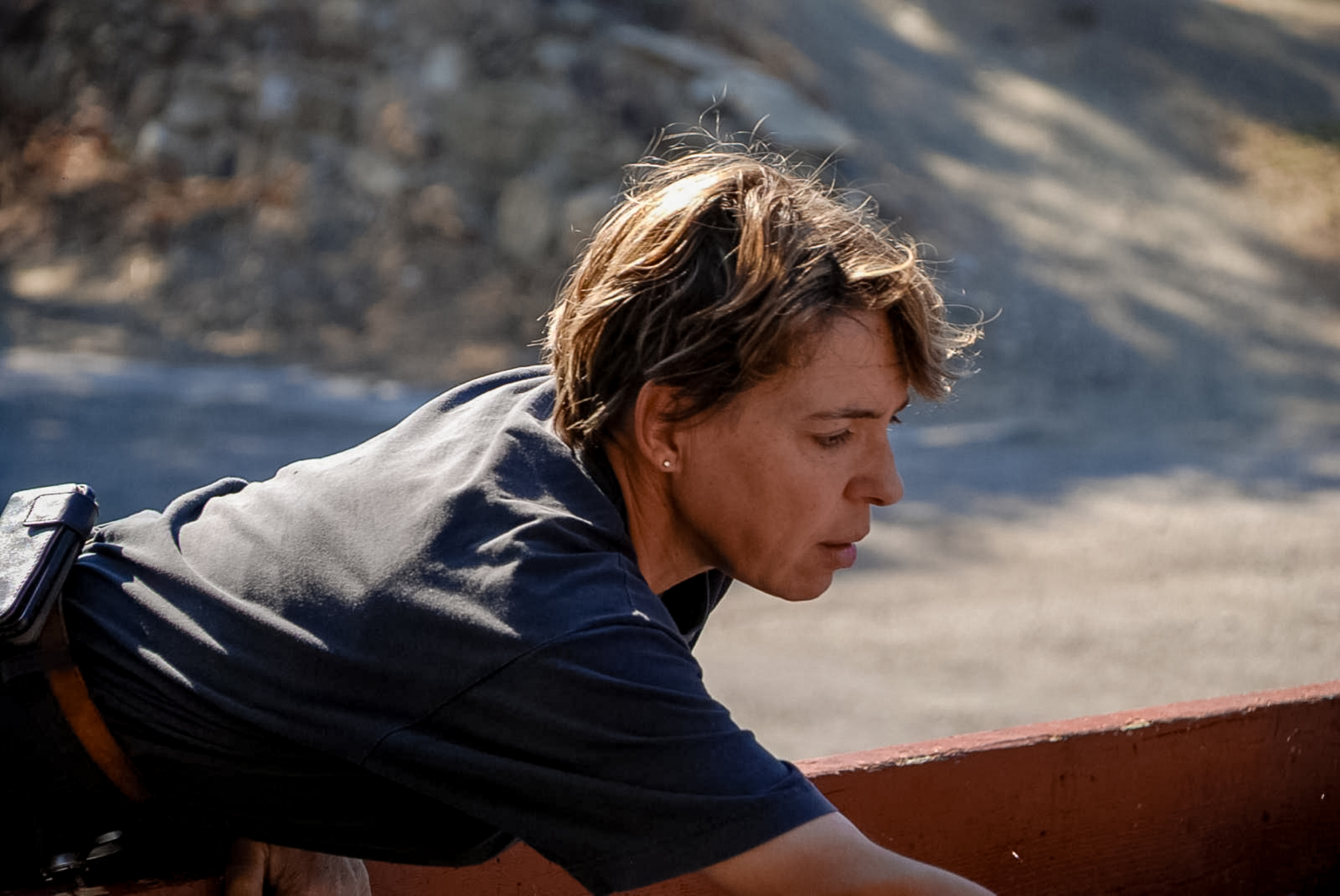 Ghislaine Bascou dans les vignes à Caramany, lors de sa période de vigneron avant sa reconversion artistique